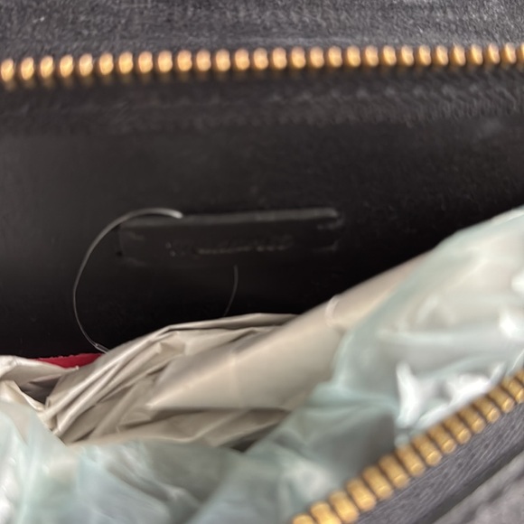 Madewell Black Crossbody Bag with Structured Shape and Adjustable Strap - Picture 6 of 6